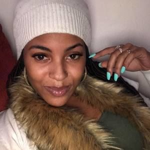 Meet your Posher, Akina